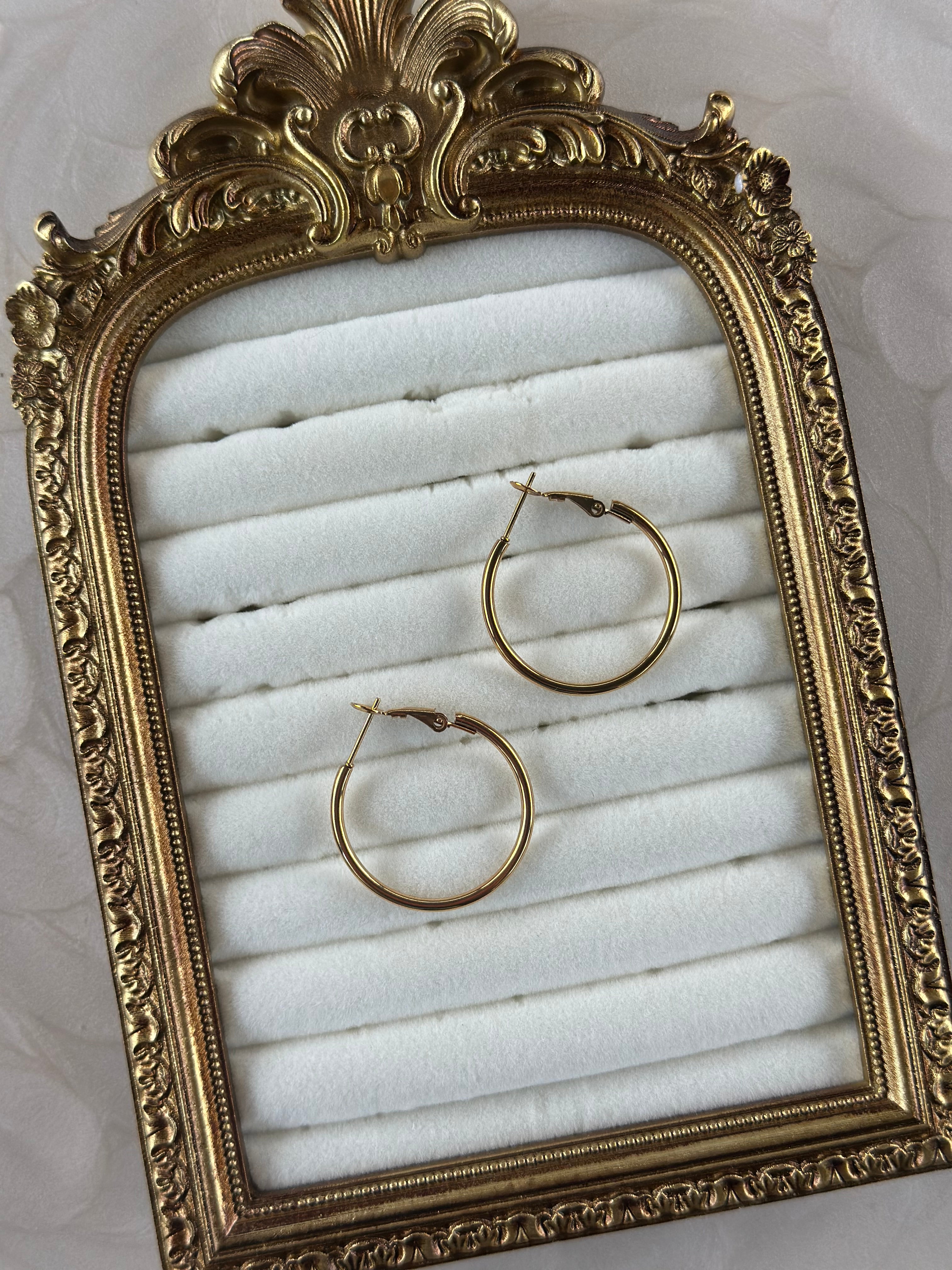 ✨The Blaire Medium Hoops✨